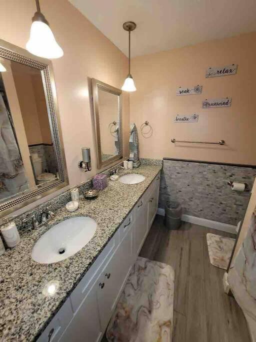 Elegant 2-bedroom pet-friendly villa w 2 parking spaces Hilton Head Island Eksteriør billede