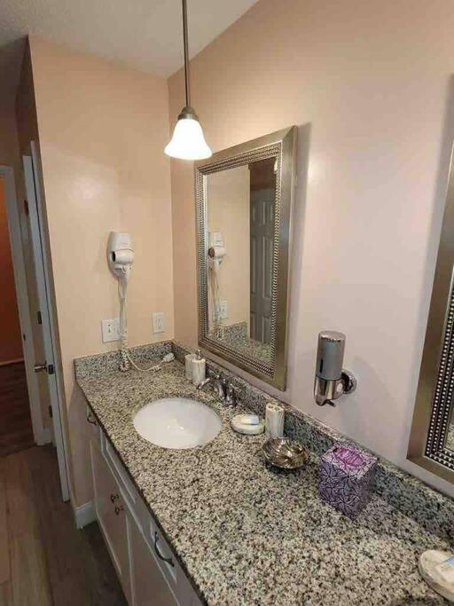 Elegant 2-bedroom pet-friendly villa w 2 parking spaces Hilton Head Island Eksteriør billede